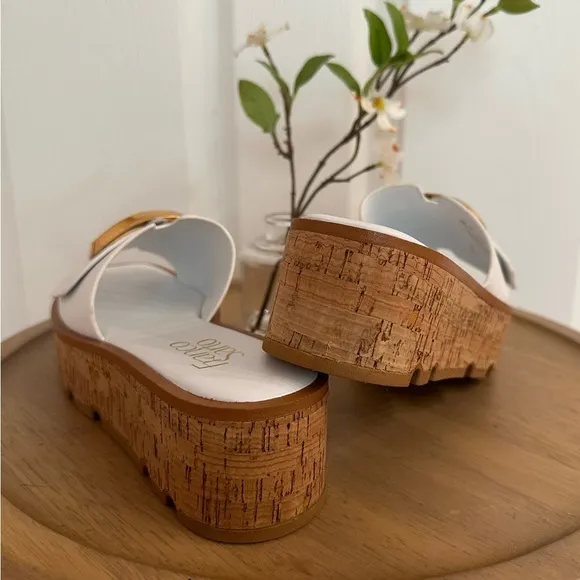 FRANCO SARTO ~ Women's White Slide Sandals w/Bold Gold Circular Accent size 5.5