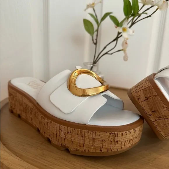 FRANCO SARTO ~ Women's White Slide Sandals w/Bold Gold Circular Accent size 5.5