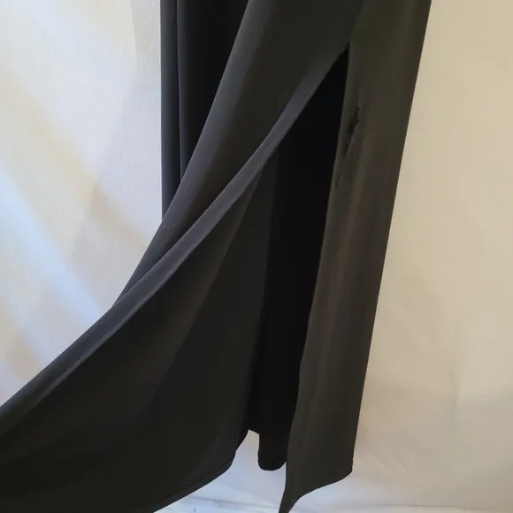 FRANK LYMAN Black Jersey Knit Cold-Shoulder Side Slit Maxi Dress Sz 8 Minimalist