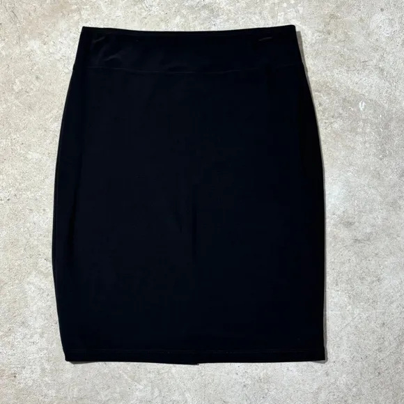 Frank Lyman Skirt Black Women’s Size 10 Midi Lined Small Slit Minimalist