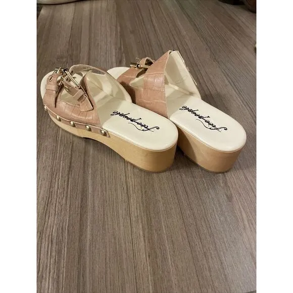 Free People Fiona Cream Croc Buckle Stud Accent Wooden Cushioned Clogs Size US 8