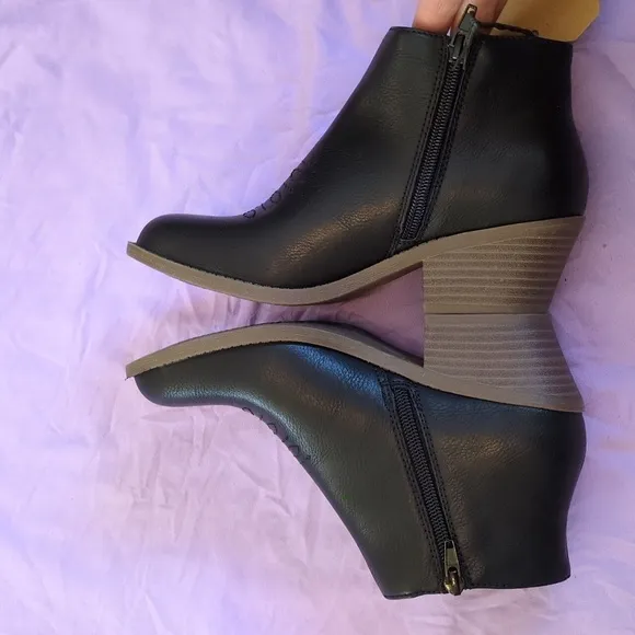 Frye and Co. Women's Black Ankle Boots size 6M