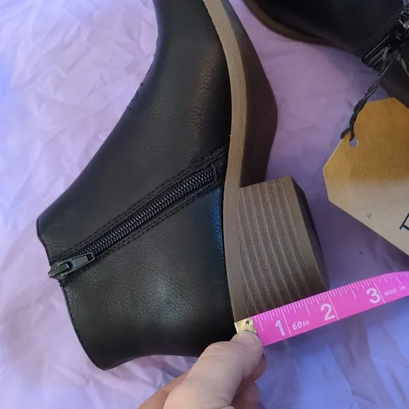 Frye and Co. Women's Black Ankle Boots size 6M