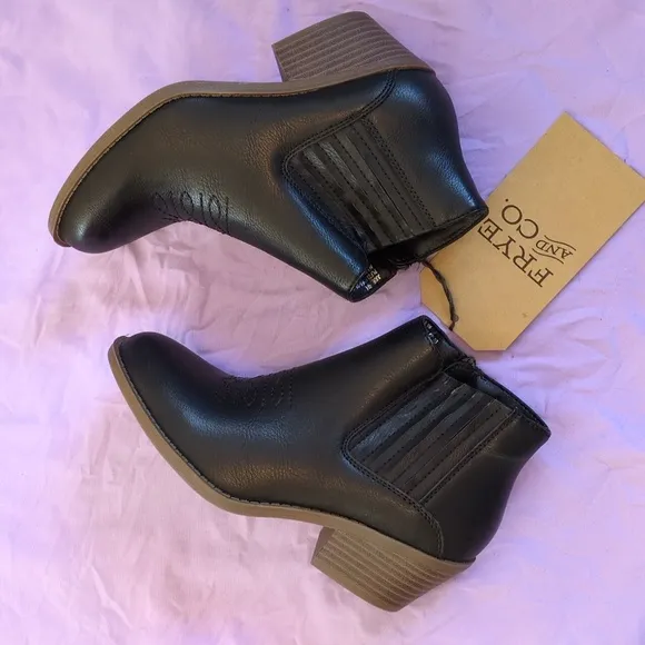 Frye and Co. Women's Black Ankle Boots size 6M