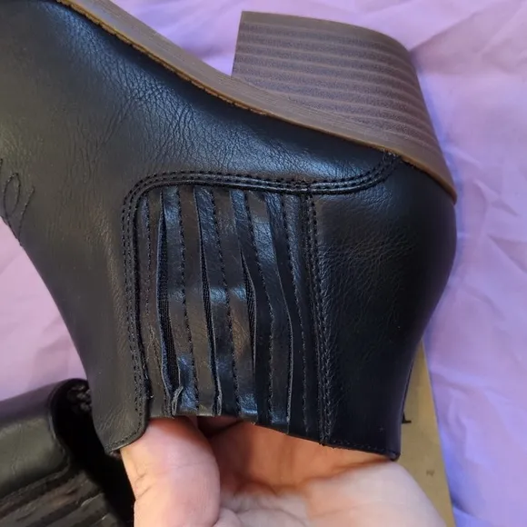 Frye and Co. Women's Black Ankle Boots size 6M