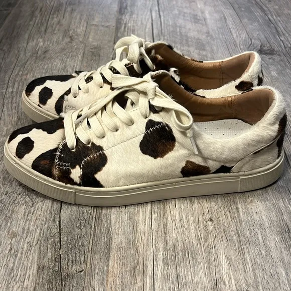 Frye Ivy Low Lace Up Sneaker in Cow Print Sneakers in size 9