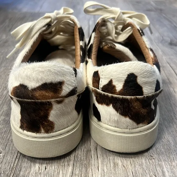 Frye Ivy Low Lace Up Sneaker in Cow Print Sneakers in size 9