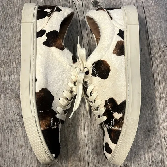 Frye Ivy Low Lace Up Sneaker in Cow Print Sneakers in size 9