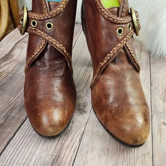 Frye Vickie Bootie Braided Buckle Brown Leather Heeled Ankle Boots Sz 9