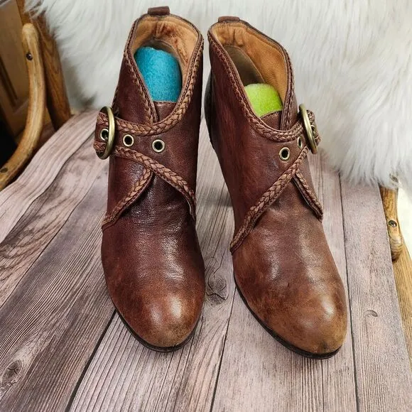 Frye Vickie Bootie Braided Buckle Brown Leather Heeled Ankle Boots Sz 9