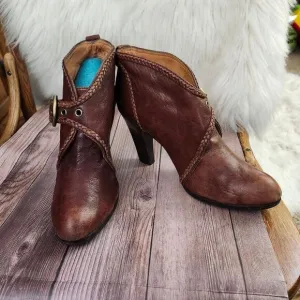 Frye Vickie Bootie Braided Buckle Brown Leather Heeled Ankle Boots Sz 9