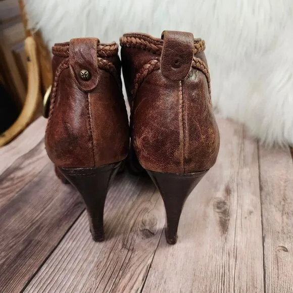 Frye Vickie Bootie Braided Buckle Brown Leather Heeled Ankle Boots Sz 9