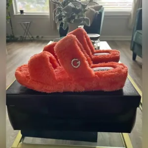 G By Guess Los Angeles Lennly Slippers NWT