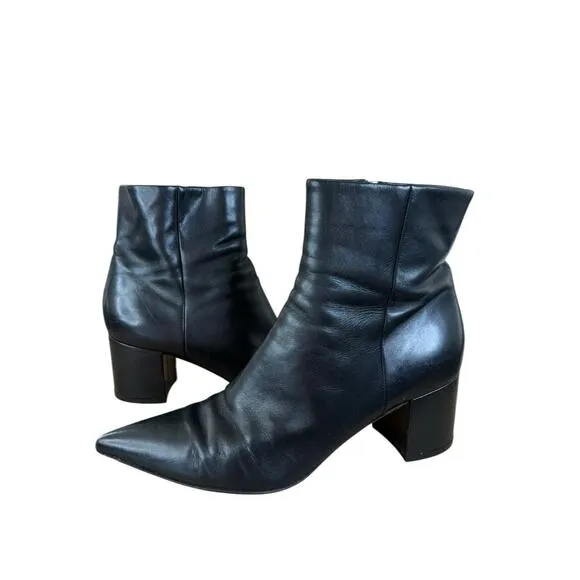 Gianvito Rossi Black Leather Pointed Toe Ankle Boots 39.5 Made in Italy