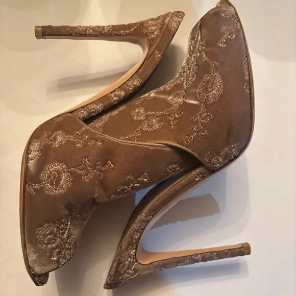 GIANVITO ROSSI floral embroidery velvet mule sandal beige Italian designer 9/40