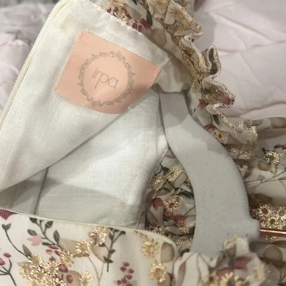 Girls designer dress.  Ivory chiffon with floral design formal dress. Size 3-4T.