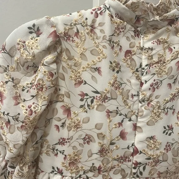 Girls designer dress.  Ivory chiffon with floral design formal dress. Size 3-4T.