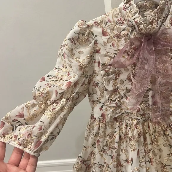 Girls designer dress.  Ivory chiffon with floral design formal dress. Size 3-4T.