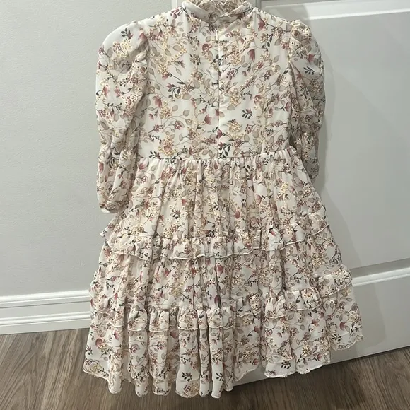 Girls designer dress.  Ivory chiffon with floral design formal dress. Size 3-4T.