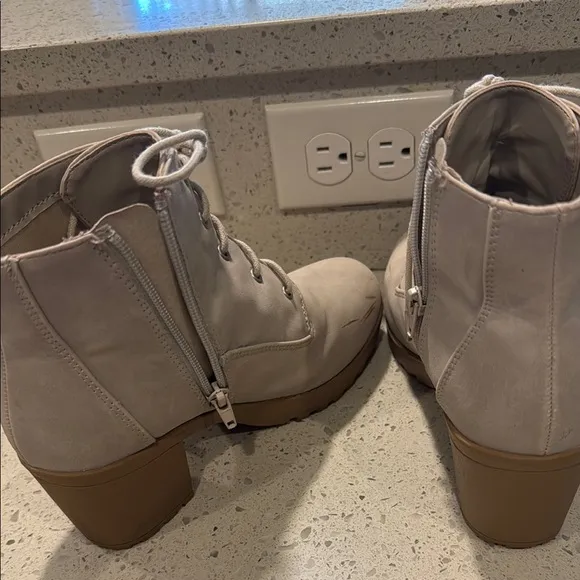 GirlsLace-Up Ankle Boots - Cream