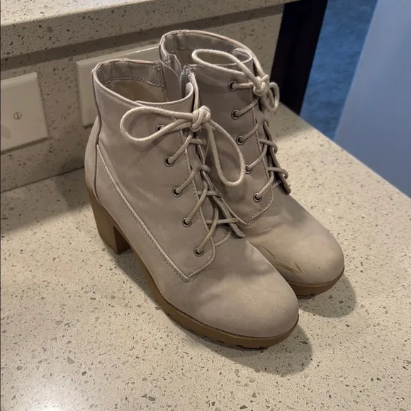 GirlsLace-Up Ankle Boots - Cream