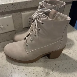 GirlsLace-Up Ankle Boots - Cream