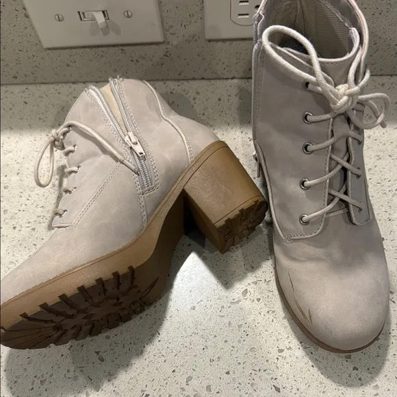 GirlsLace-Up Ankle Boots - Cream