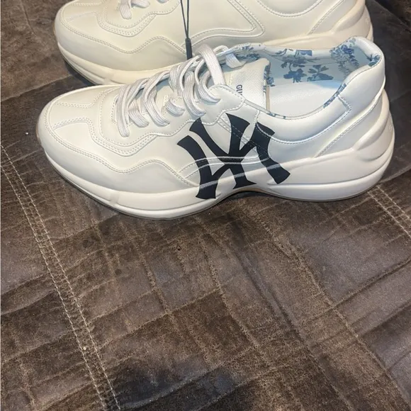 Gucci White and Black Athletic Sneakers with Iconic Design