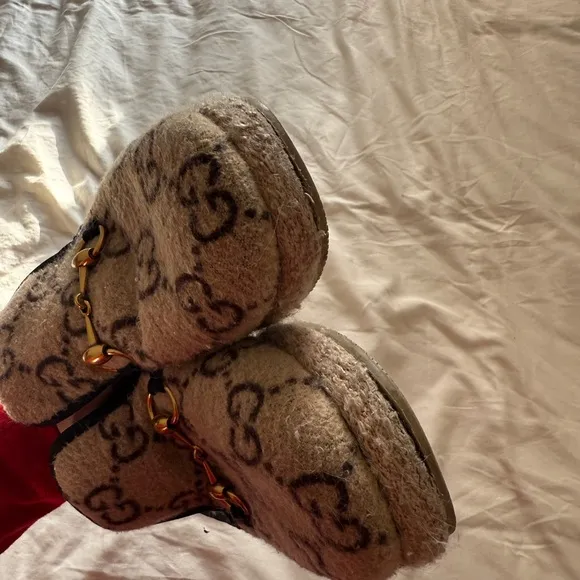 Gucci Wool fur Lined Slippers Size 39/8