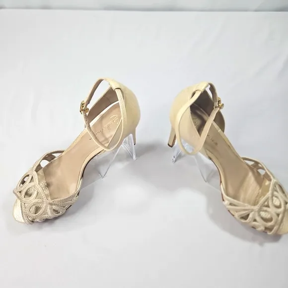 Guilhermina Cream Heels Size 7