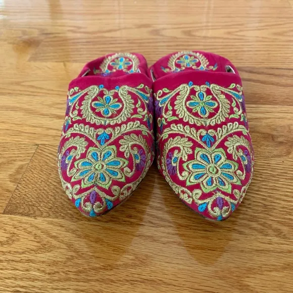 Handmade hot pink &amp; gold Moroccan leather shoes