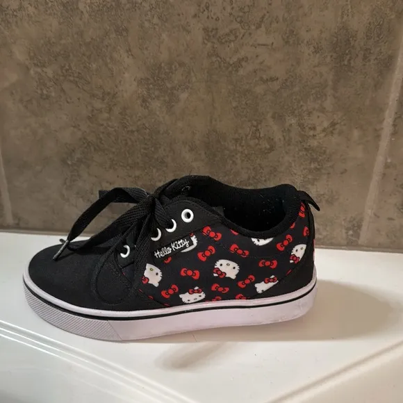 HEELYS Girl's Pro 20 Hello Kitty Wheeled Heel Shoe