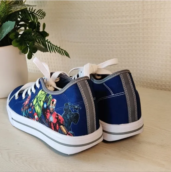 Heelys Marvel Avengers Graphics Blue Wheeled Skate Shoes Boys Size 5