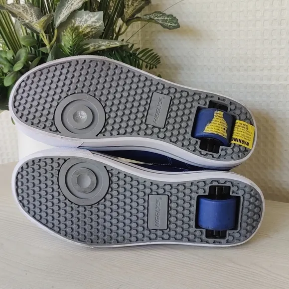 Heelys Marvel Avengers Graphics Blue Wheeled Skate Shoes Boys Size 5