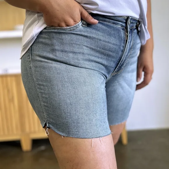 High Rise Cut-off Frayed Midi Boyfriend Jean Shorts Slit Relaxed Fit Judy Blue