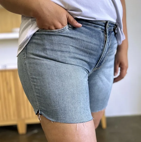 High Rise Cut-off Frayed Midi Boyfriend Jean Shorts Slit Relaxed Fit Judy Blue