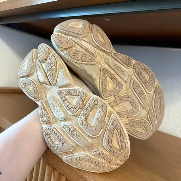 Hoka Bondi 8: Oat Milk / Alabaster Size 10