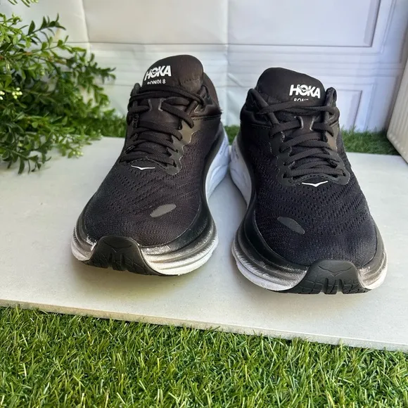 HOKA BONDI  8 Running black/white Shoe women size 7 preowned