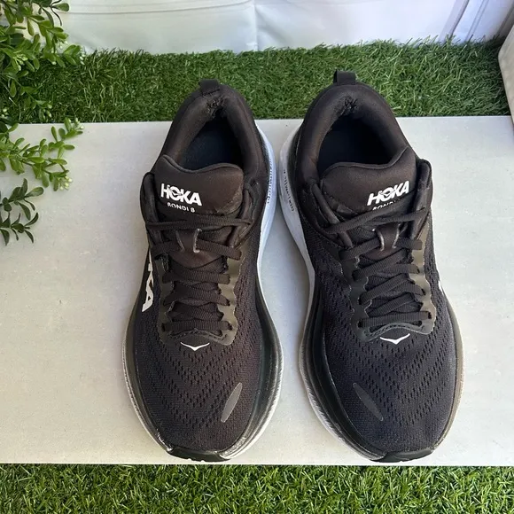 HOKA BONDI  8 Running black/white Shoe women size 7 preowned