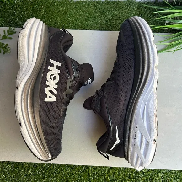 HOKA BONDI  8 Running black/white Shoe women size 7 preowned