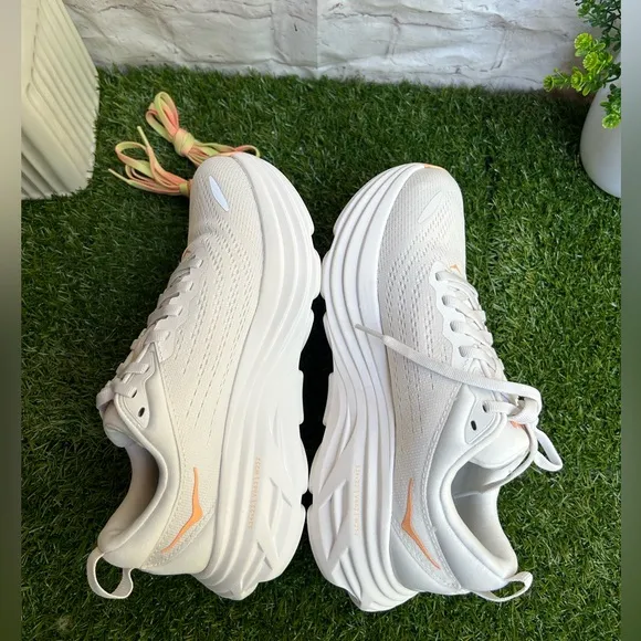 HOKA Bondi 8 sneakers women size 8 White / Cantaloupe New Season Women$171 new
