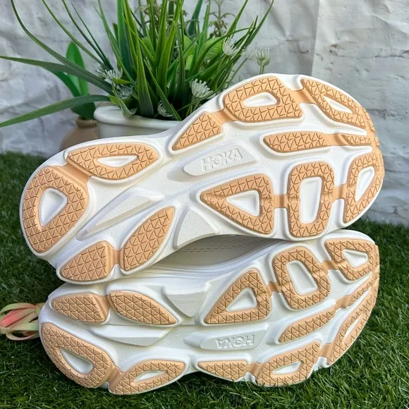 HOKA Bondi 8 sneakers women size 8 White / Cantaloupe New Season Women$171 new