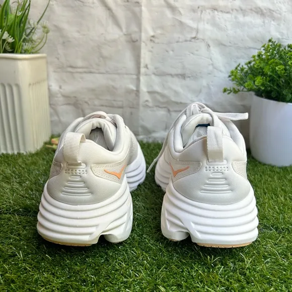 HOKA Bondi 8 sneakers women size 8 White / Cantaloupe New Season Women$171 new