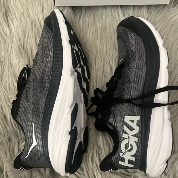 Hoka NIB Black Clifton 9 youth size 4