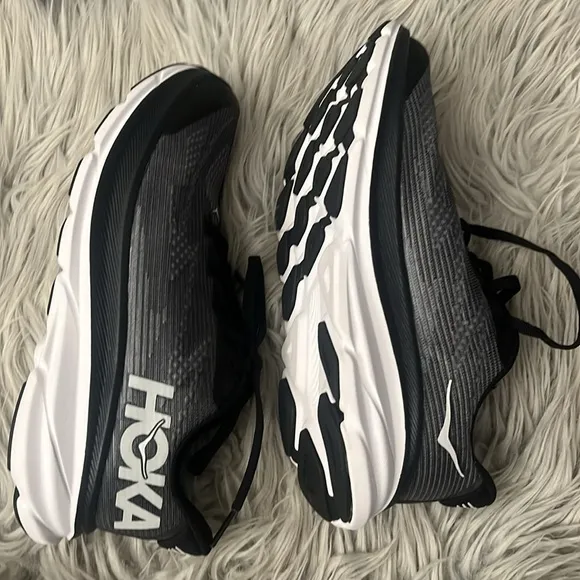 Hoka NIB Black Clifton 9 youth size 4