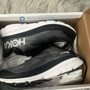 Hoka NIB Black Clifton 9 youth size 4