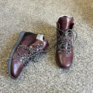 HOOD Rubber Co. Genuine Leather Waterproof Hiking Trail Boots Vibram Sole 9 New