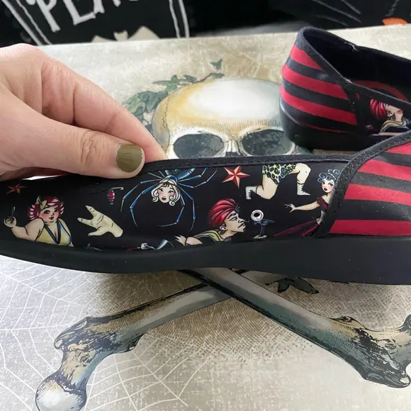 Hot Chocolate Freak Show Retro Vintage Inspired Slip-on Shoes, size 7