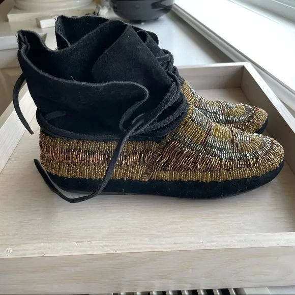 House of Harlow 1960 black suede beaded moccasin booties size 36
