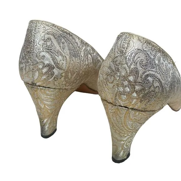 Huggins Shoes Dressy Heels Champagne Silver Gold Embossed Tapestry, size 6.5AAA